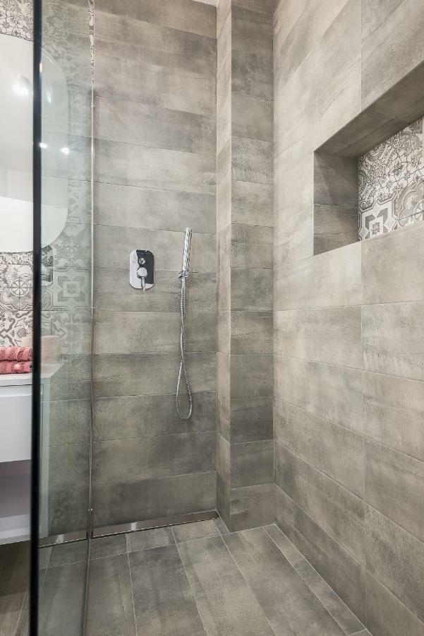 "Sunbow Earth"- Boutique New Apt In Dowtown Афины Экстерьер фото